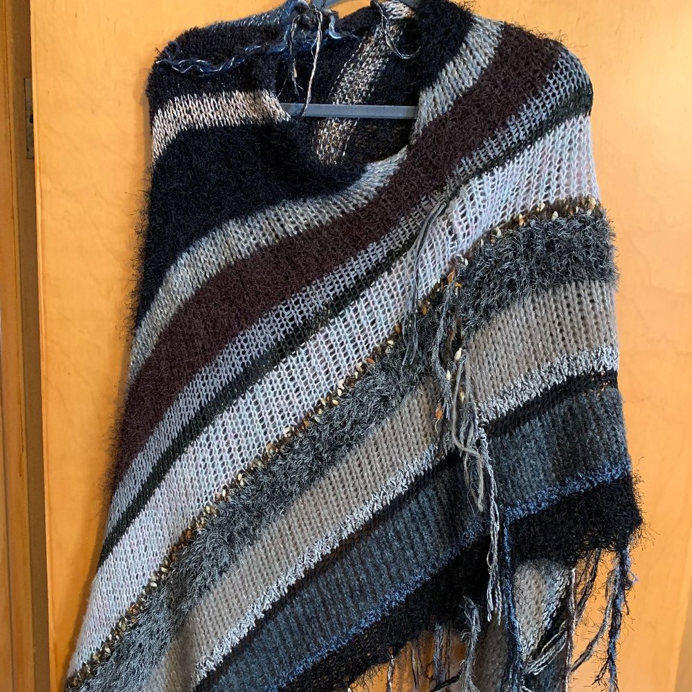 KNIT PONCHO